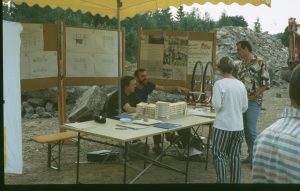 199506333_werbestand_mit_model_auf_gelaende